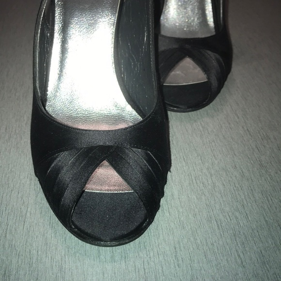 Stuart weitzman satin peeptoe evening pumps - Picture 4 of 4